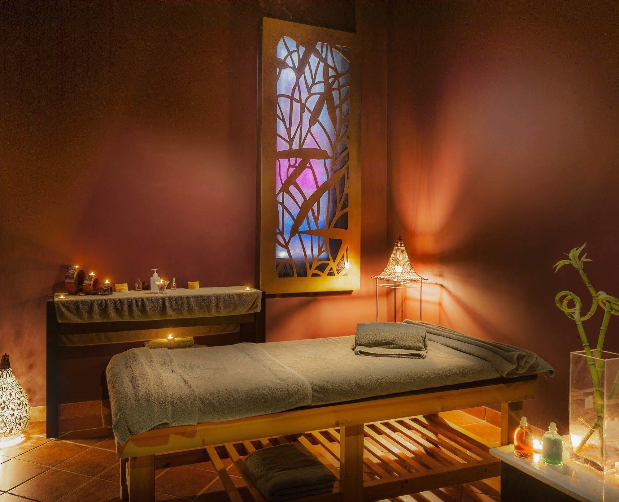 Rixos Alamein - Full Board Plus El Alamein Esterno foto A massage table